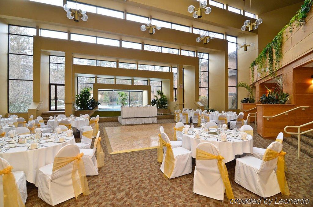 Clock Tower Resort And Conference Center - 록퍼드 레스토랑 사진