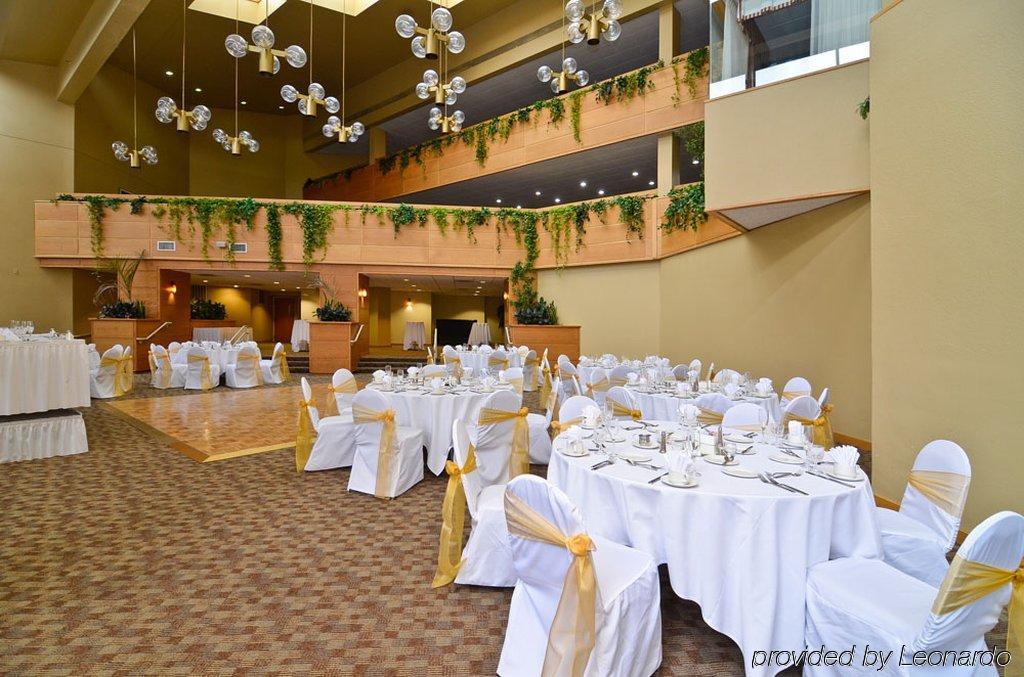 Clock Tower Resort And Conference Center - 록퍼드 레스토랑 사진
