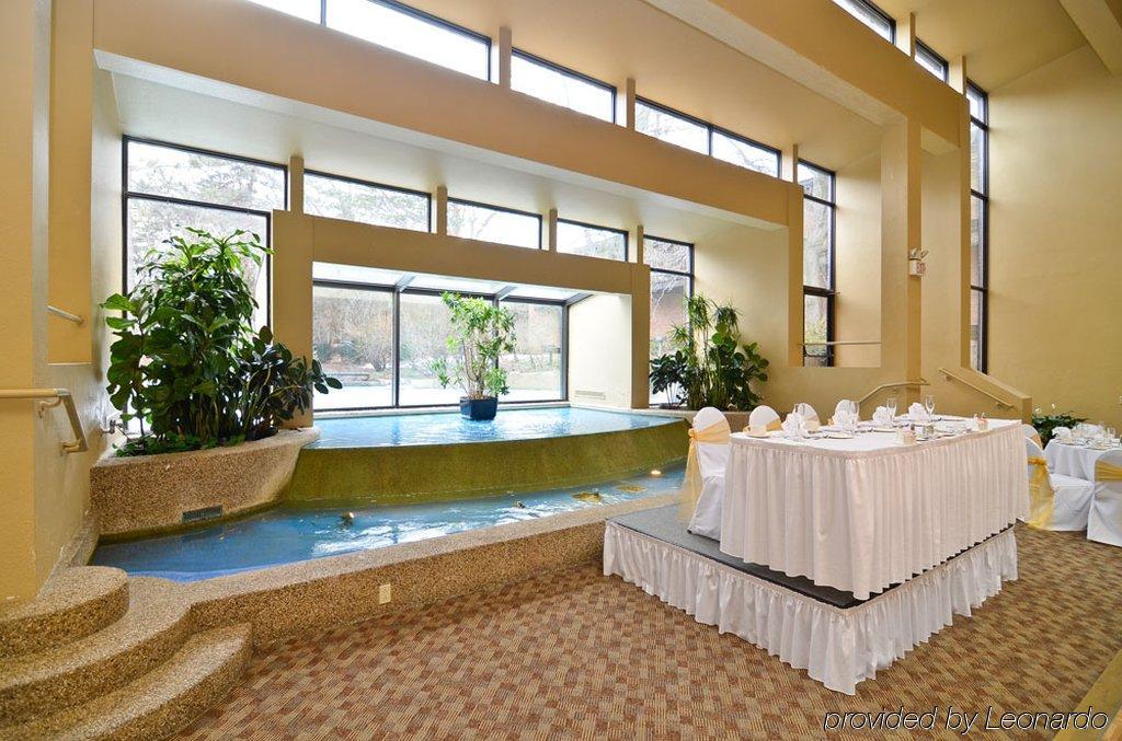 Clock Tower Resort And Conference Center - 록퍼드 레스토랑 사진